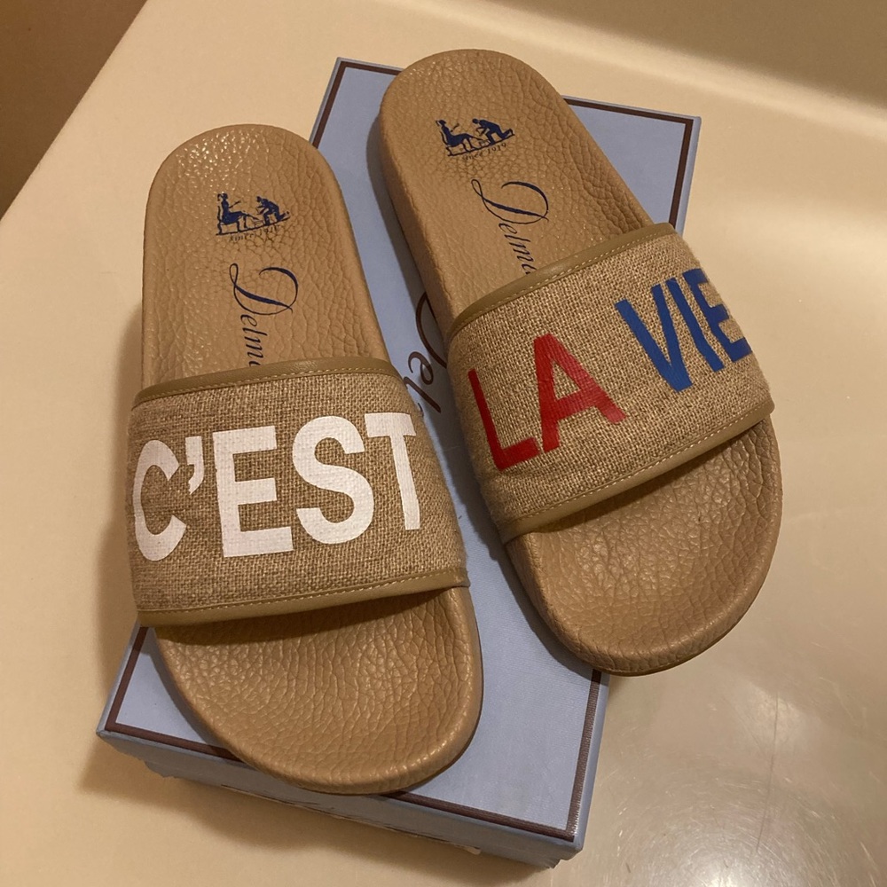 Delman New York tan C’est La Vie slides